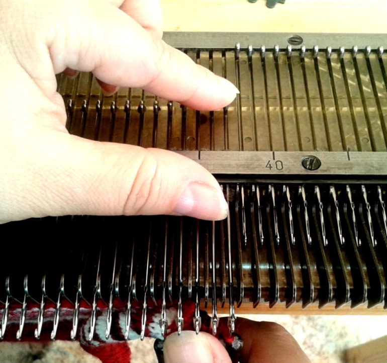 Достаём бабушкину вязальную машину.....