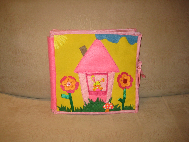 Первая книжка развивашка из фетра