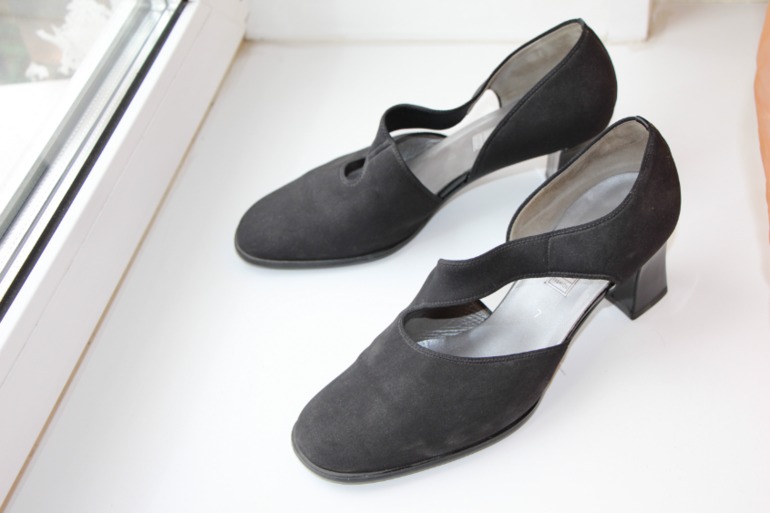 Отдам туфельки черные,39,5 - 40 р.