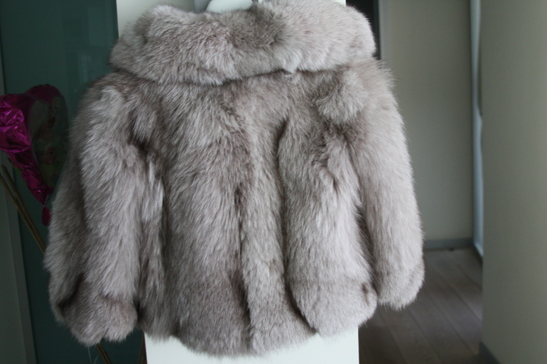 Шикарная песцовая шуба 3-6 лет.