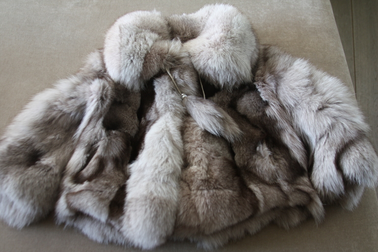 Шикарная песцовая шуба 3-6 лет.