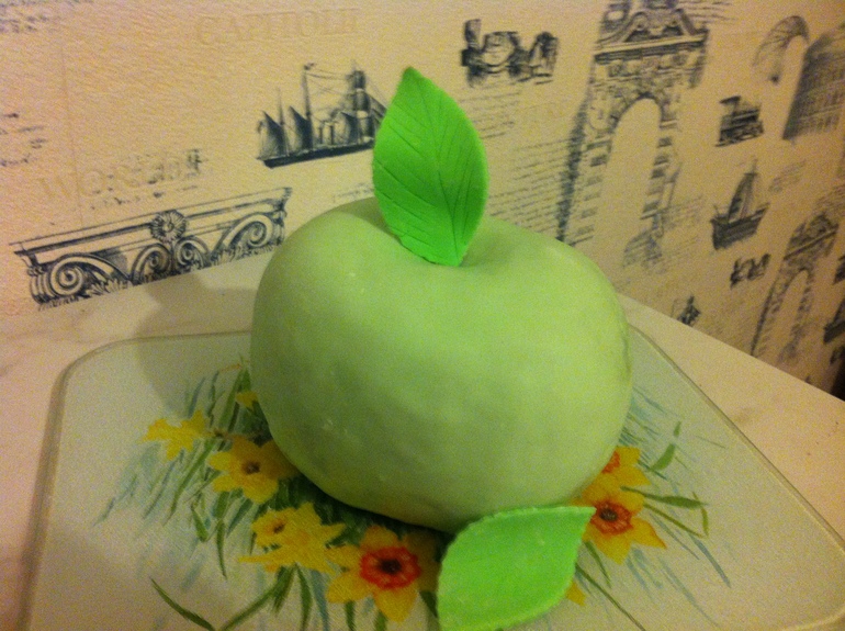 Яблоко!  Второй относительно удачный торт.