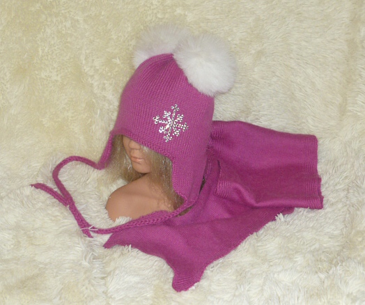 Шапочки с мех помпонами, детские и взрослые, итальянский меринос, машинная и ручная вязка на заказ