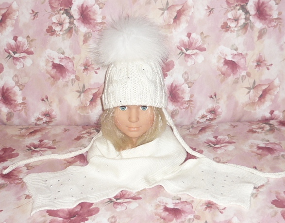 Шапочки с мех помпонами, детские и взрослые, итальянский меринос, машинная и ручная вязка на заказ