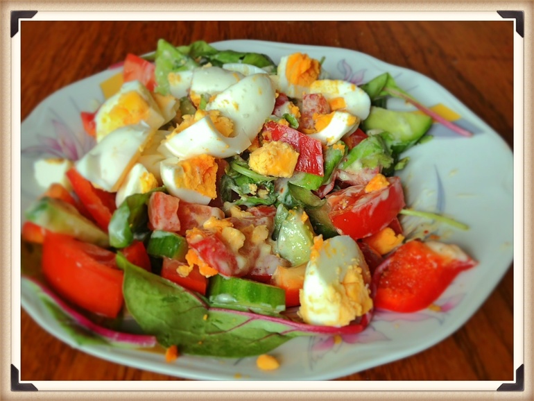 Салат с яйцом