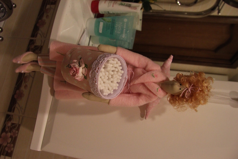 Хранительница ватных палочек