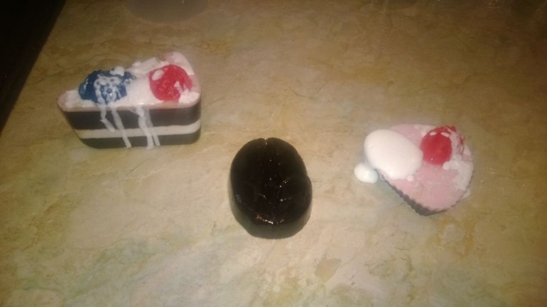 Предлагаю мыло ручной работы *Не могу фото переставить в конец и сделать под кат*