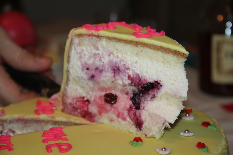 Девочка и игрушки