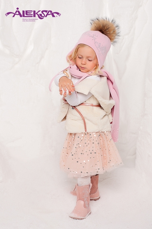 Новый бренд на российском рынке,красивующие шапки с помпонами для мам и деток! Хотим?