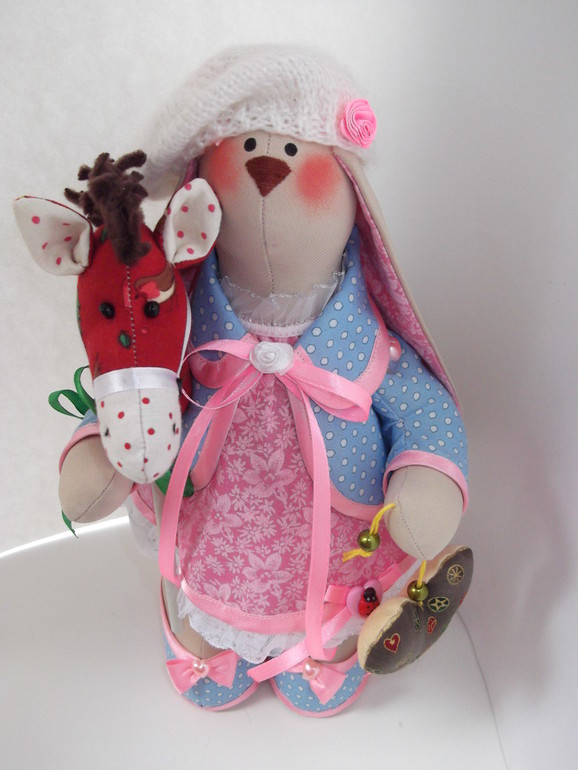 я люблю свою лошадку......