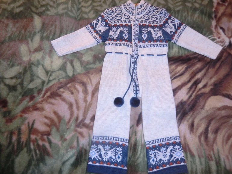 Продам шерстяной комбинезончик на мальчика 86 раз.