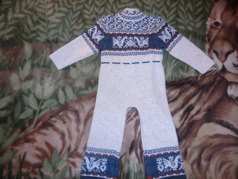 Продам шерстяной комбинезончик на мальчика 86 раз.