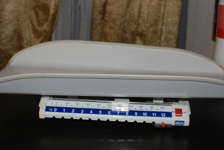 Кроватка Гандылян Ванечка 2500р. В подарок весы chicco и мобиль Tiny Love . Славянский бульвар