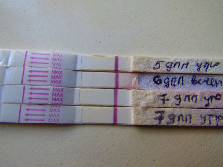Внематочная беременность покажет ли тест. Тест на беременность двойней. Признаки беременности после переноса эмбрионов. Тесты на беременность двкйея. Тест при многоплодной беременности на ранних сроках.