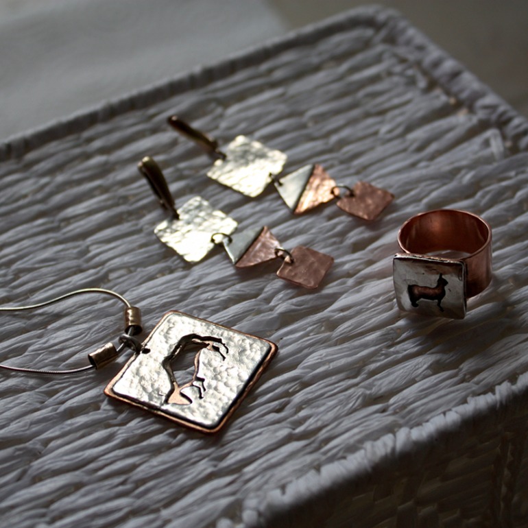 медь и серебро-"наскальная живопись"