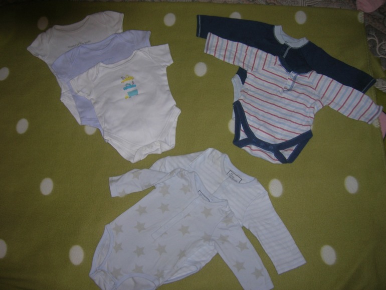 Продаю одежду для мальчиков-близнецов от 0 до 3 месяцев