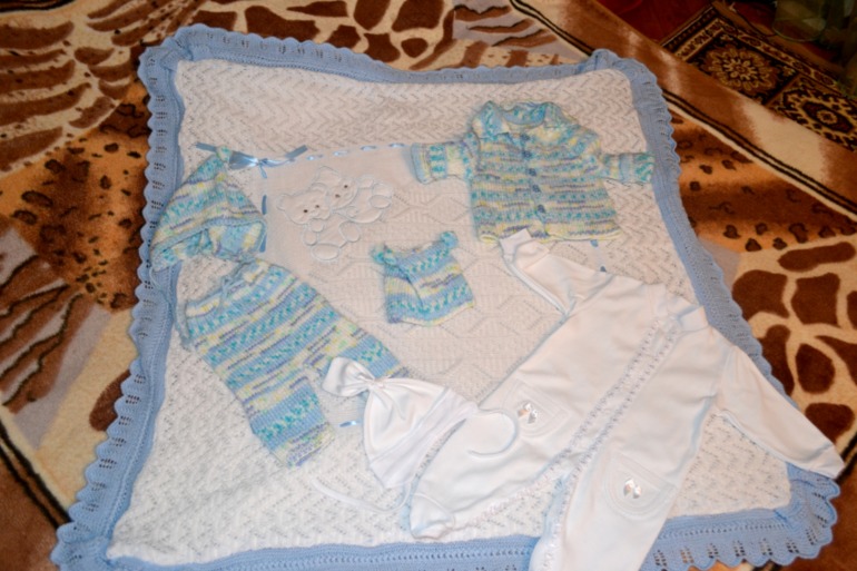 Наше приданое + вещички в род.дом по списку