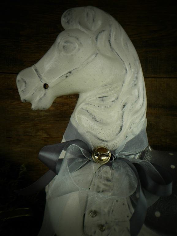 "Купила мама коника..."