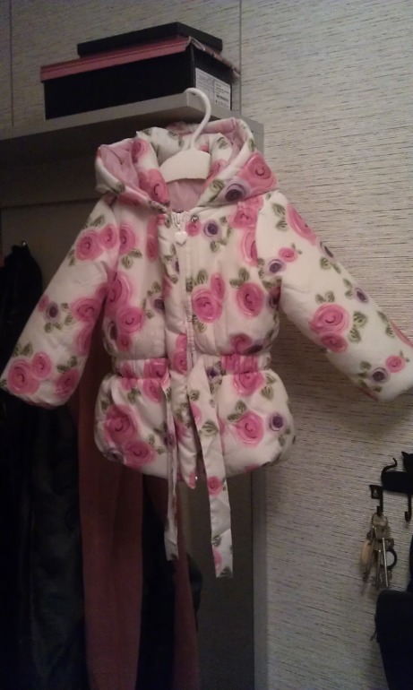 продам куртку на девочку 6-12 мес, зимняя. Почтовые расходы за мой счет.