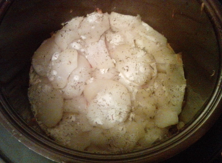 Запеченый минтай с картофелем