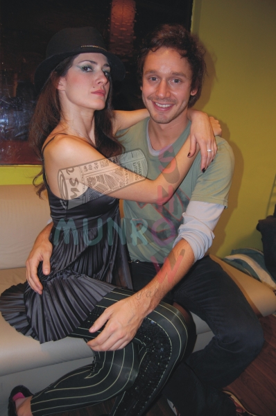 На какую пару приятнее смотреть?