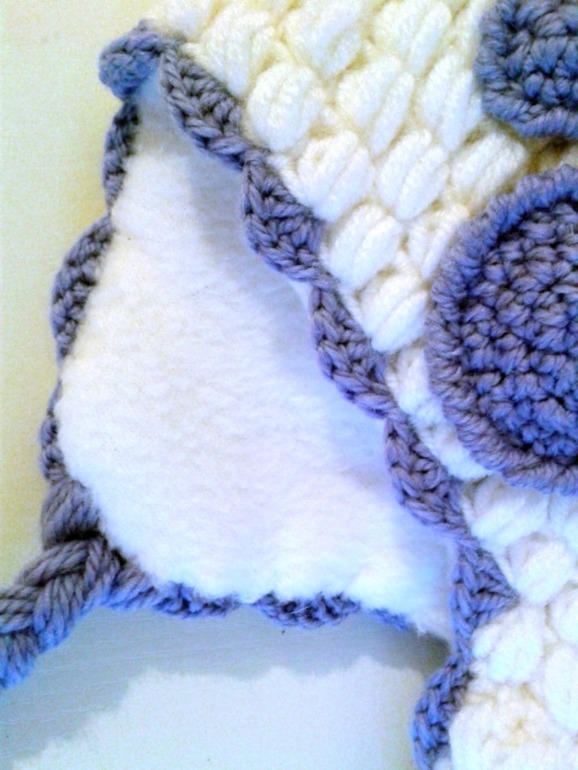 Где-то уже первый снег ложится ..... А у меня шапочки по этому поводу!