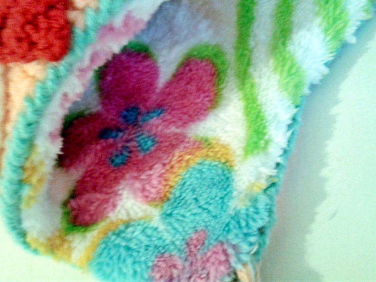 Где-то уже первый снег ложится ..... А у меня шапочки по этому поводу!