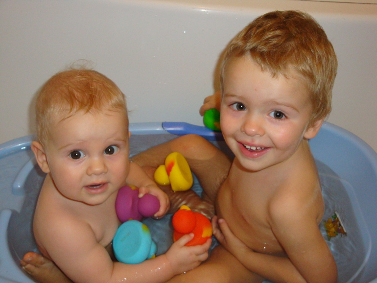 первый раз вместе купаемся:)))