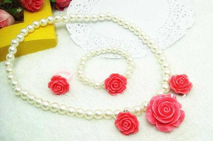 Бесподобные жемчужные комплекты девочкам, цена 95 руб! соберем?!