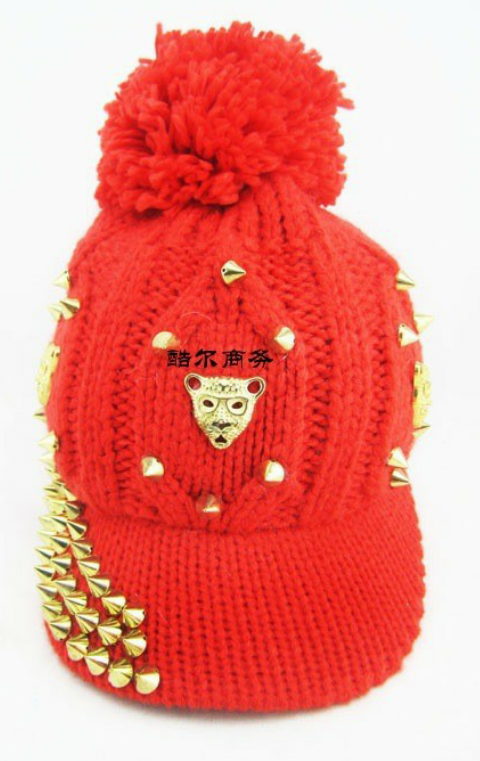 шерстяные шапки с козырьками, цена 285 руб!