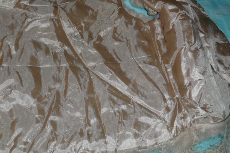 В наличии 110 и 120 размеры! Меховые жилетки с кружевомм, цена 595 руб!