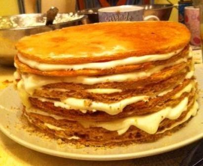 Пчелы очень любят медОВИК ))