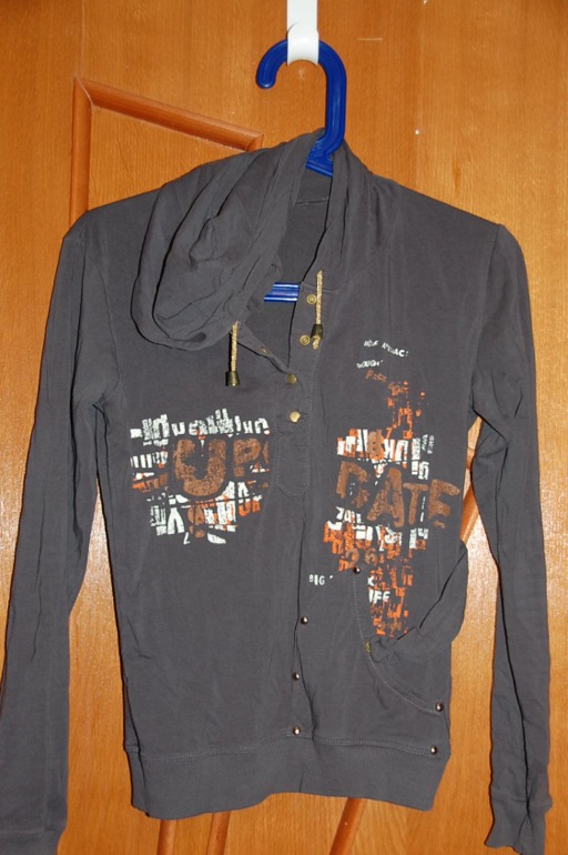 отдам на девочку подростка, р-р 40-42 б/у. м. Савеловская