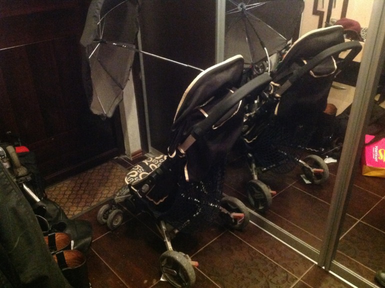 Продаю прогулочную коляску Quick Smart 2700руб + подарки!