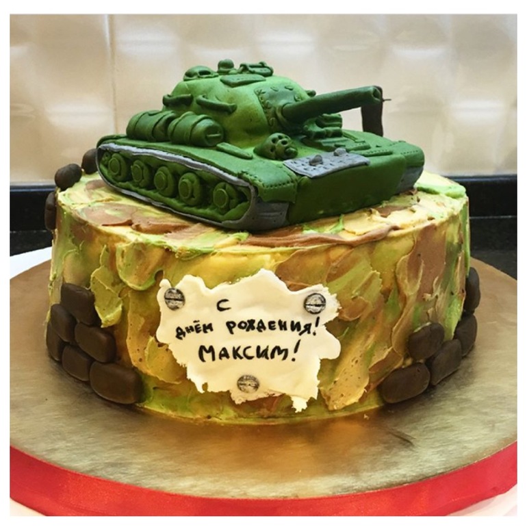 Торт танк агзамова. Торт танк. Детские торты с танками. Торт с танками для мальчика. Торты на день рождения для мальчиков с танками.