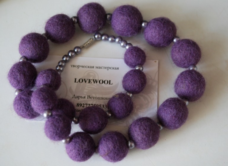 валяные бусы