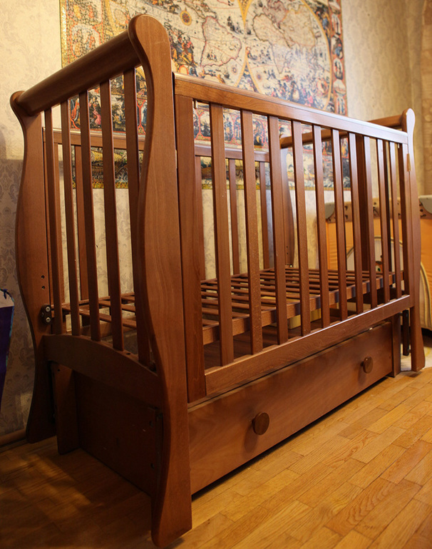 Продам кроватки и шезлонги