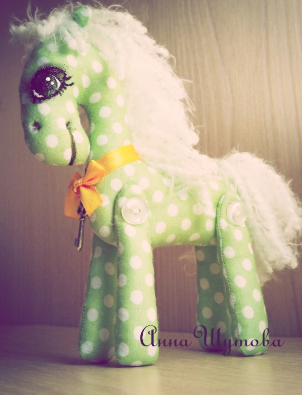 Белогривые лошадки)))