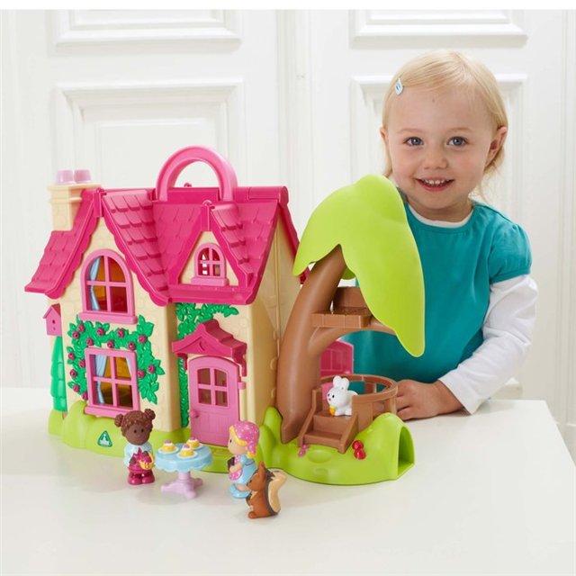 Первый кукольный домик для девочки 1.6 лет