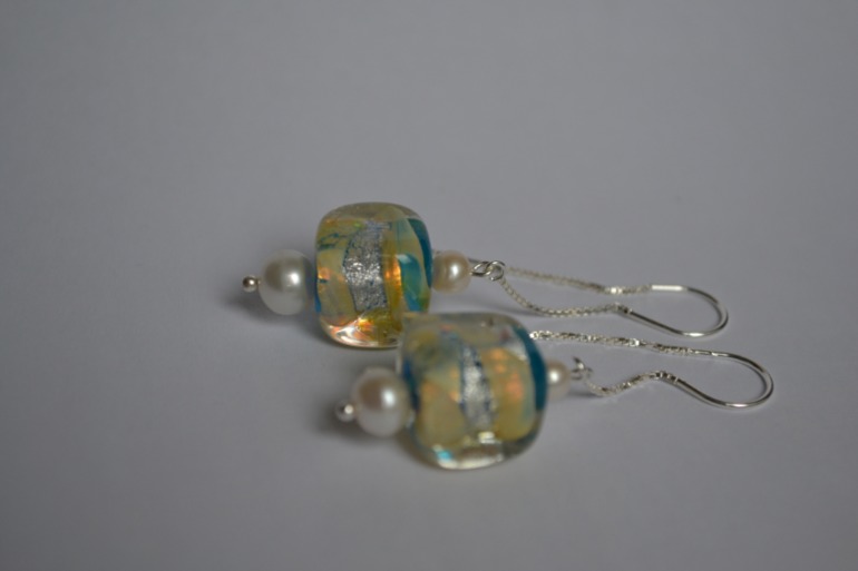 комплект браслет+серьги из жемчуга и lampwork бусин