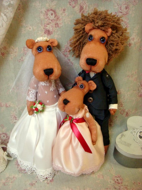 Львиная семья. А эта свадьба, свадьба...