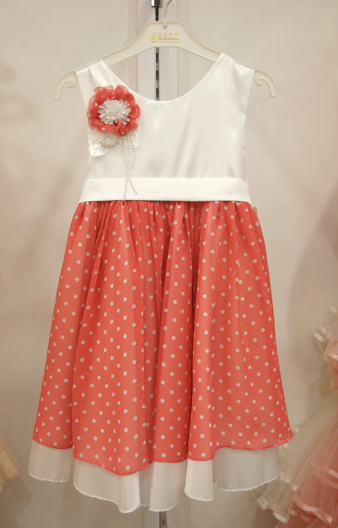 Праздничная одежда для девочек и мальчиков