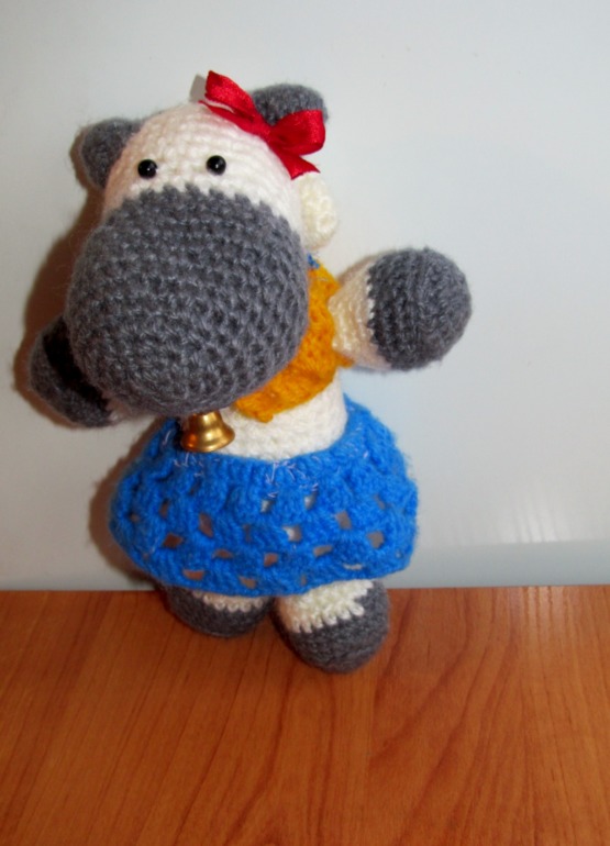 Вот такие милые игрушки вяжет моя 12 -ти летняя дочка!!!