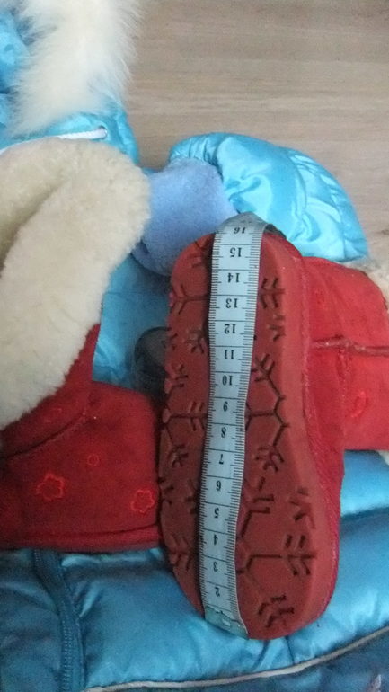 Угги красные  24 р-р, 900руб.