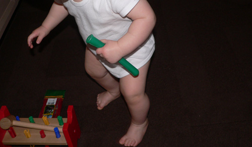 Надо держать что-то в руках