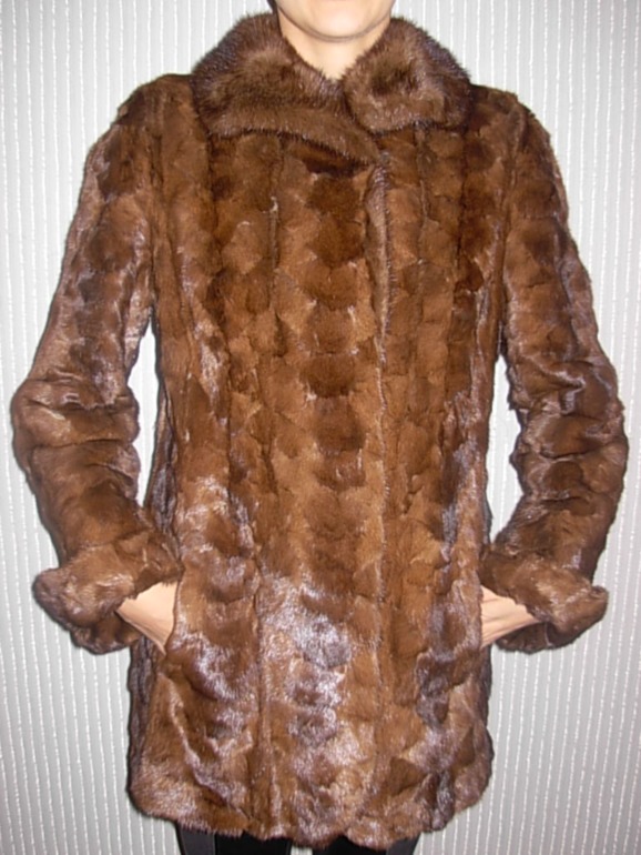 Стильная шубка из норки, р. 44-46, 18.000 руб.