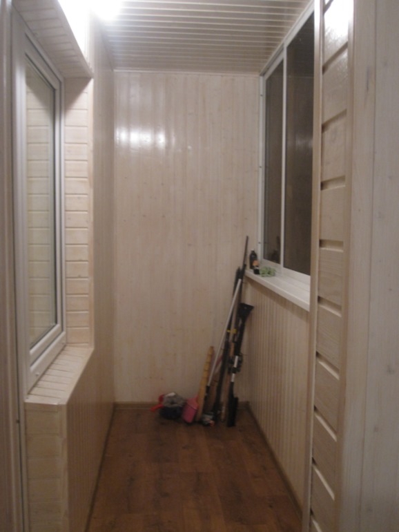 Какой шкаф заказать на балкон?