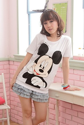 Хочу футболку с Микки Маусом себе, у кого есть!??