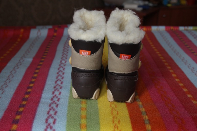 Продаю сноубутсы Demar на мальчика и девочку  20-21 размер