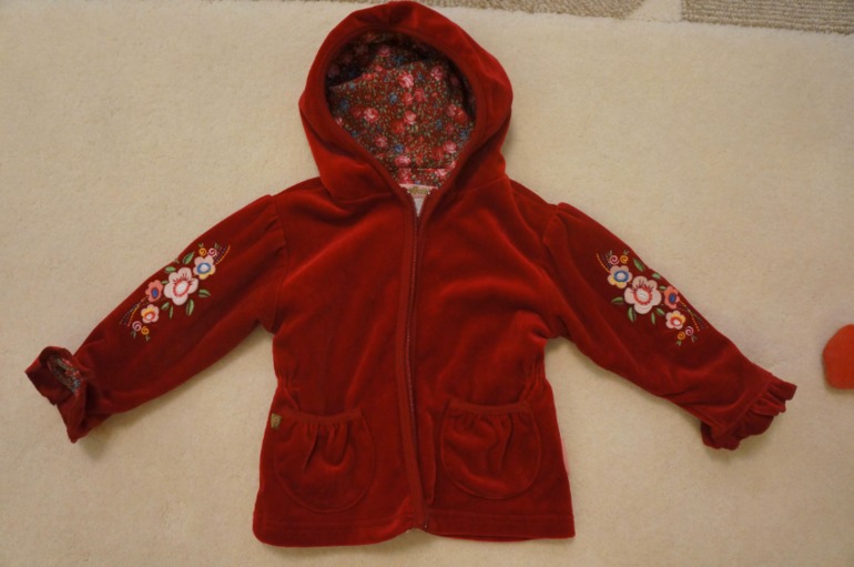 Красивые вещички на девочку 1-3 года.Новое и б/у в идеале ( Почта)